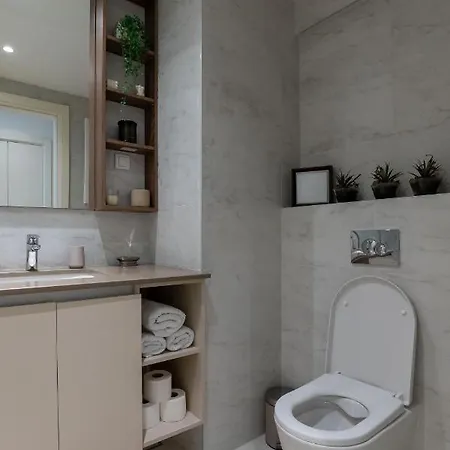 Lovely - Waterfront - Free Parking Apartament