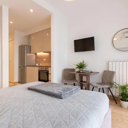 Lovely - Waterfront - Free Parking Apartament *